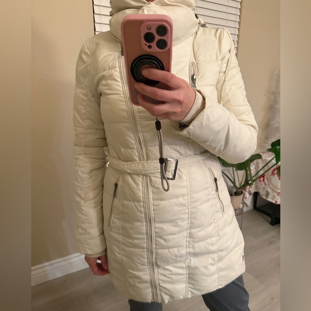 Warm, soft, and light jacket ❄️
